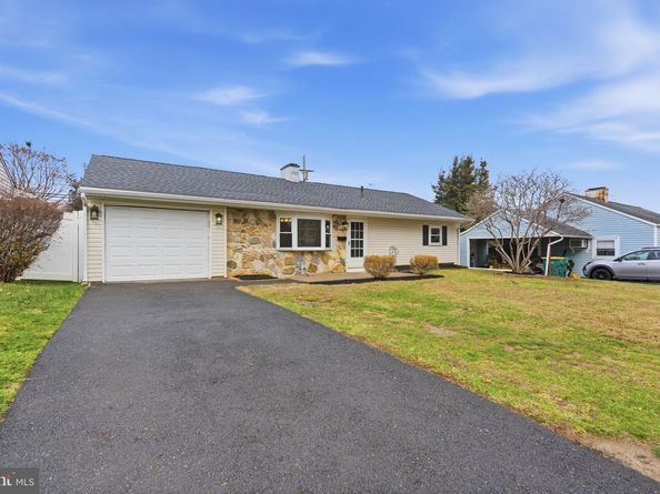 831 Trenton Road, Fairless Hills PA 19030
