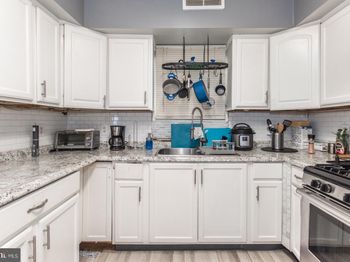 307 E Cheltenham Avenue