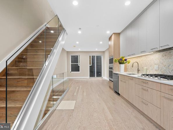 1031 S Fairhill Street, Philadelphia PA 19147