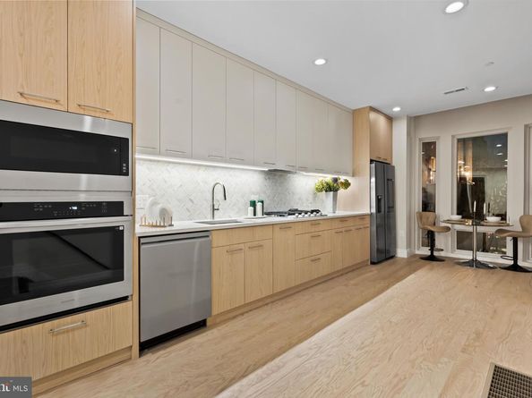 1031 S Fairhill Street, Philadelphia PA 19147