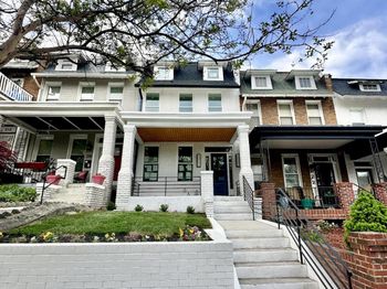 220 V Street NE