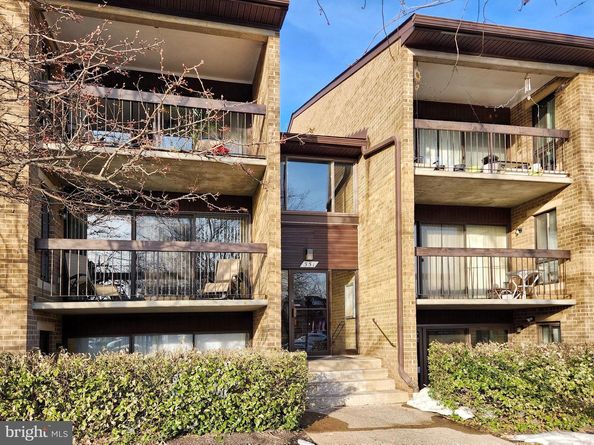 551 Florida Avenue 202, Herndon VA 20170