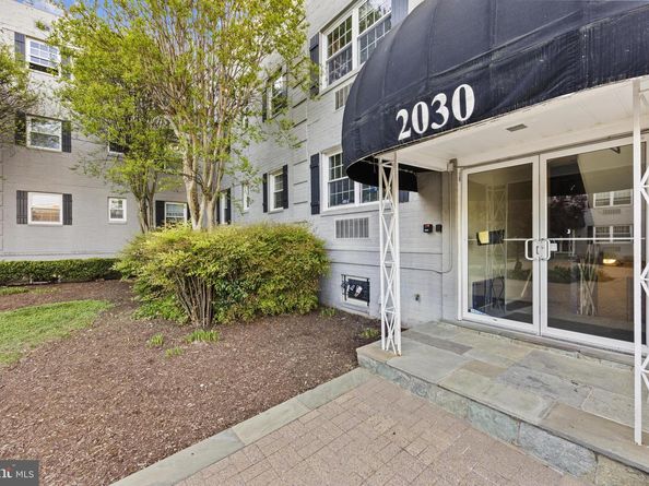 2030 N Vermont Street N 102, Arlington VA 22207