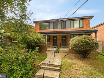 215 Hawaii Avenue NE