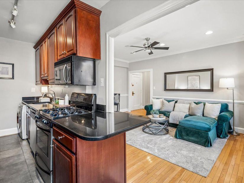 3010 Wisconsin Avenue NW 209, Washington DC 20016