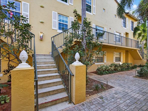 1040 Lake Shore Dr 203, Lake Park FL 33403