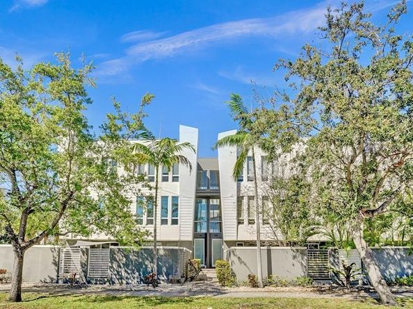 703 SE 16th Ct, Fort Lauderdale FL 33316