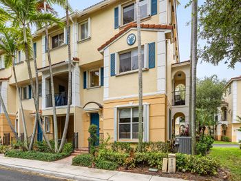 2897 S Greenleaf Circle