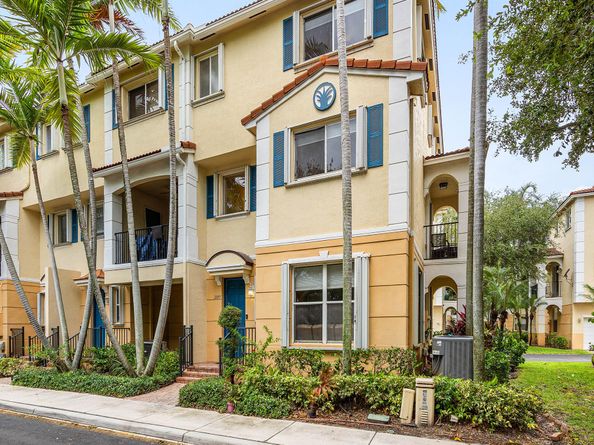 2897 S Greenleaf Circle, Boynton Beach FL 33426