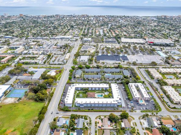 400 SE 10th St 211, Deerfield Beach FL 33441