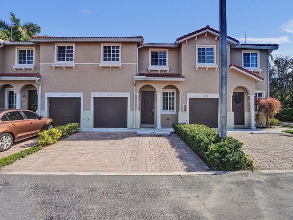 21403 NW 13th Ct 303, Miami FL 33169
