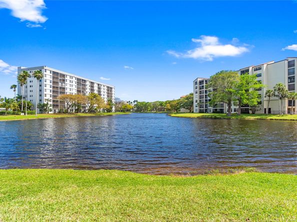 2232 N Cypress Bend Drive 107, Pompano Beach FL 33069