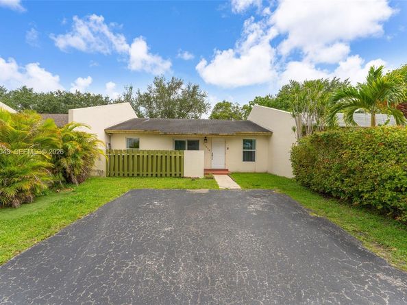 11506 SW 124th Place 11506, Miami FL 33186