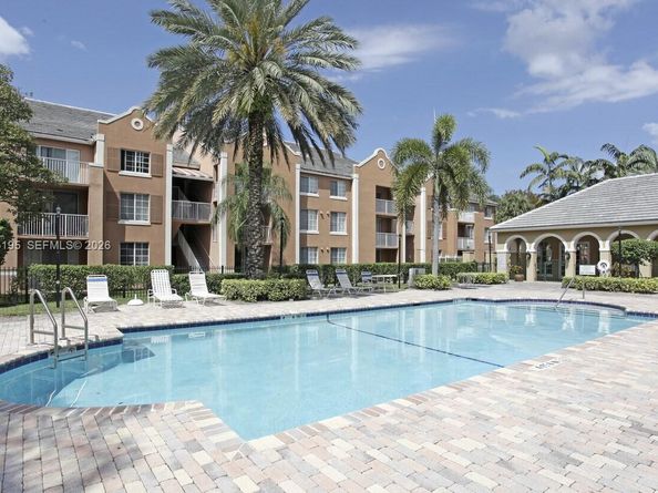 11145 SW 6th Street 302, Pembroke Pines FL 33025