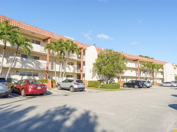 Undisclosed Address #A11939969, Pembroke Pines FL 33025