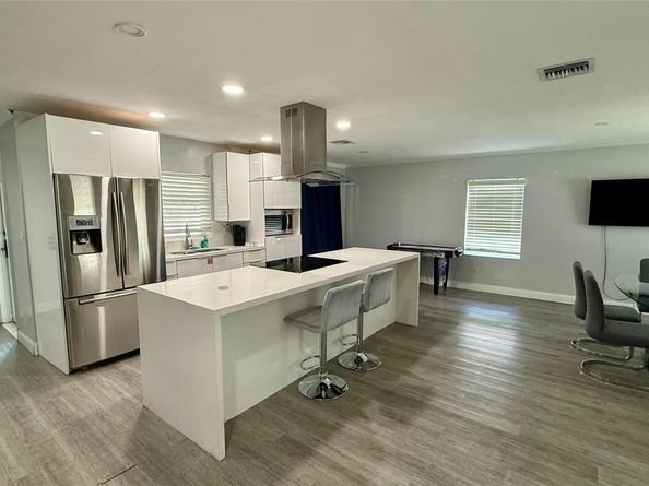 8231 SW 9th St, North Lauderdale FL 33068