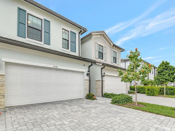 2138 Appleton Circle S, Oakland Park FL 33309