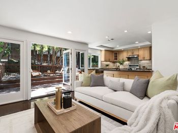 2880 Woodwardia Drive