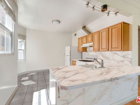 251 N Kenmore Avenue, Los Angeles CA 90004