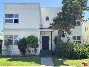 2722 W 43rd Place