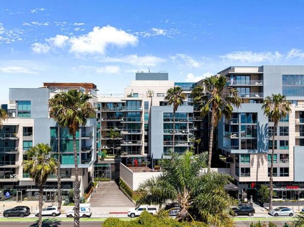 1755 Ocean Avenue 303, Santa Monica CA 90401