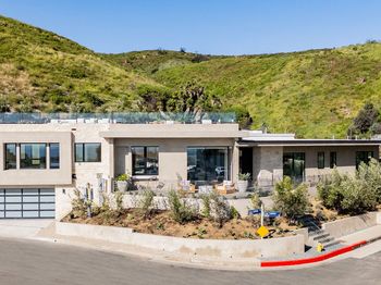 1205 Las Lomas Place