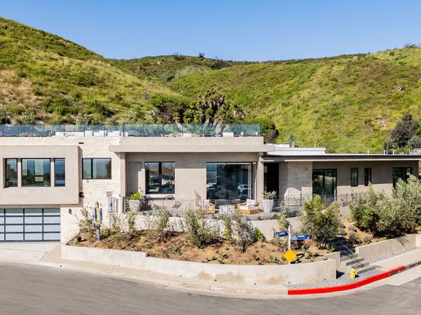 1205 Las Lomas Place, Pacific Palisades CA 90272