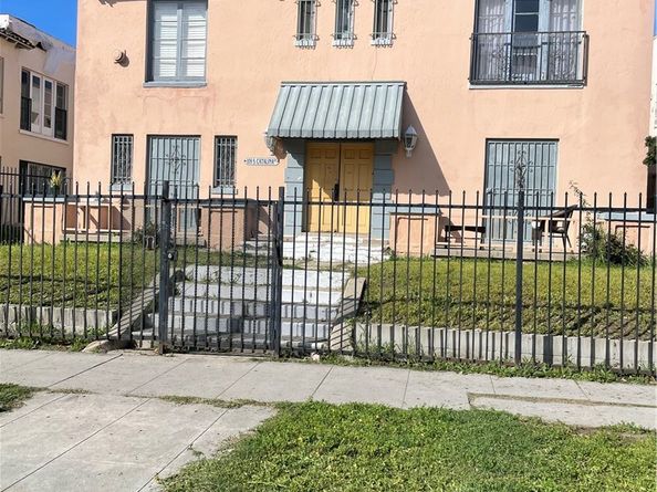 109 S Catalina Street, Los Angeles CA 90004