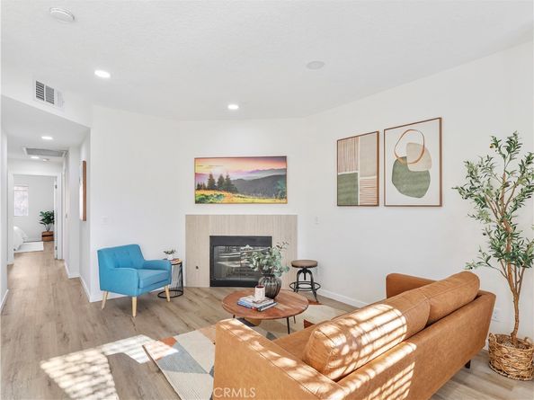 7320 Balboa Boulevard 102, Lake Balboa CA 91406