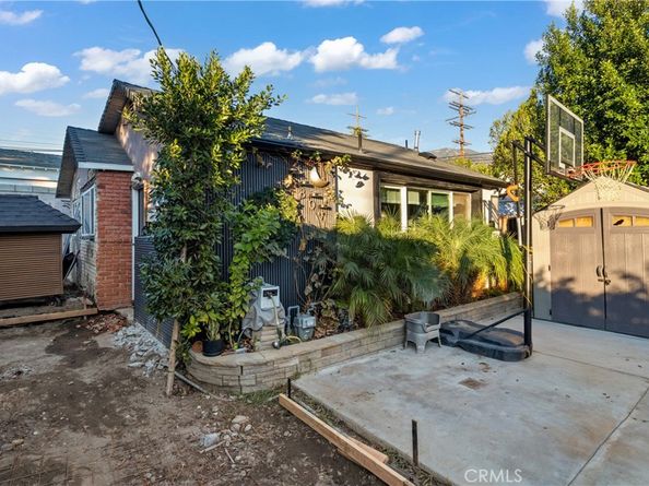 6809 Haywood Street, Tujunga CA 91042