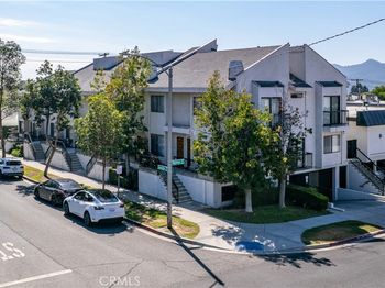 638 E Tujunga Avenue