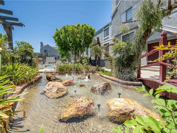 18100 Burbank Boulevard 11, Tarzana CA 91356