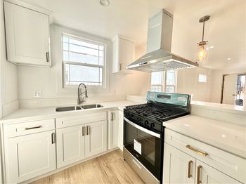 5718 S Manhattan Place