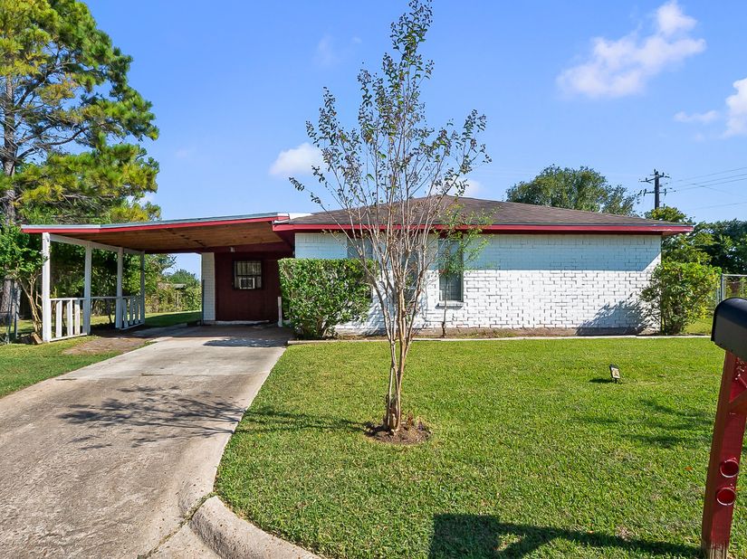 13443 Ambrose Street, Houston TX 77045