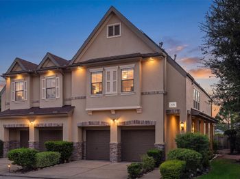 2919 Royal Oaks Crest