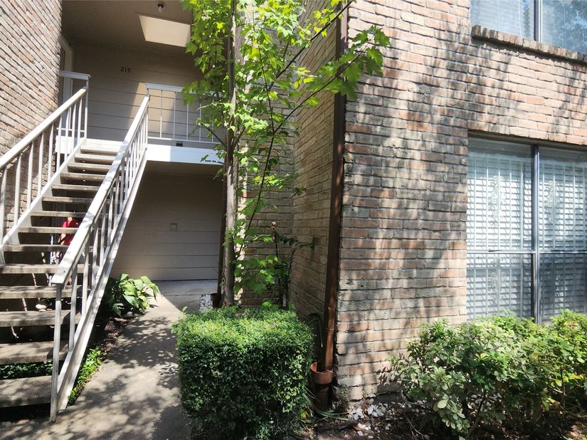 2100 Wilcrest Drive 116, Houston TX 77042