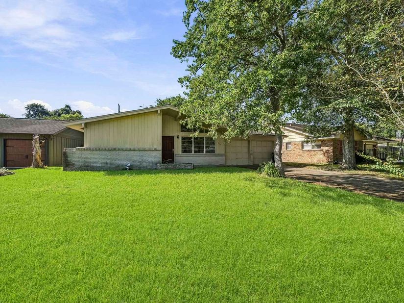 7043 Hendon Lane, Houston TX 77074