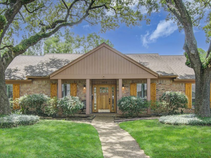10715 Candlewood Drive, Houston TX 77042