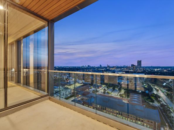 1711 Allen Parkway 2402, Houston TX 77019