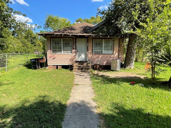 305 Burr Street, Houston TX 77011