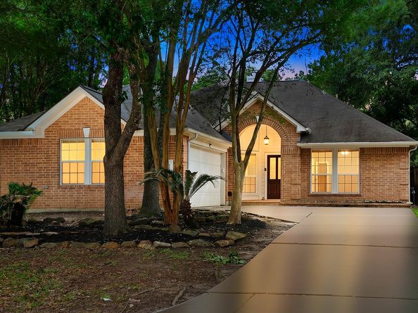 23 Lamps Glow Place, The Woodlands TX 77382