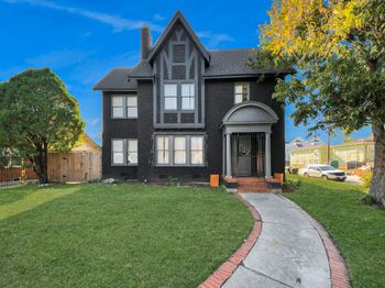 2002 Rosewood Street