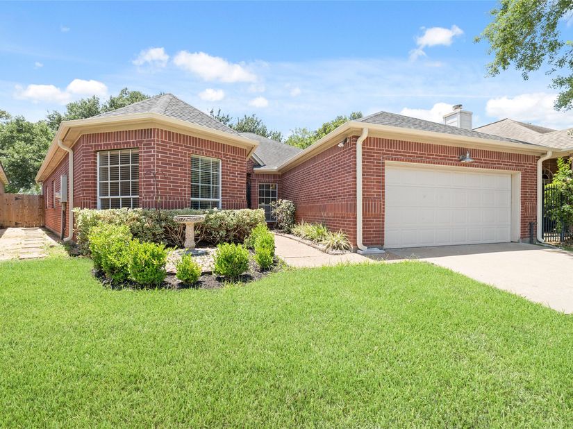 7115 W Hearthstone Green Drive, Houston TX 77095