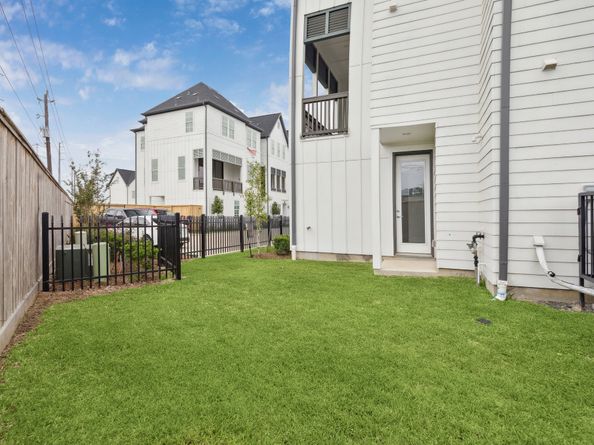 1004 Golden Nectar Lane, Houston TX 77008
