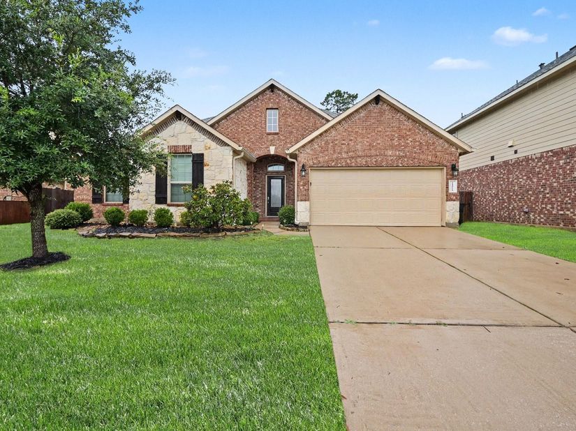 24554 Grayson Falls Lane, Spring TX 77389