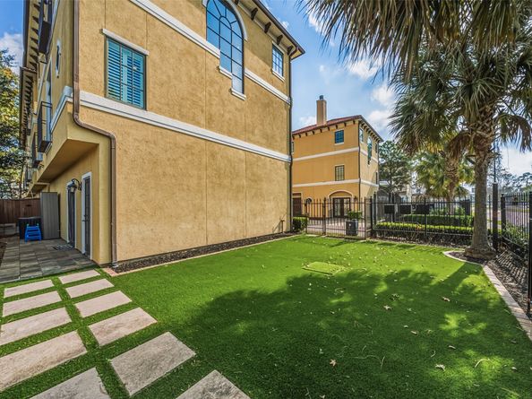 1302 Antoine Drive A, Houston TX 77055