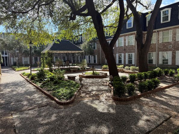 357 N Post Oak Lane 207, Houston TX 77024