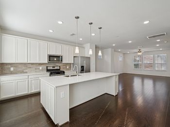 8604 Hollyoaks Creek Lane