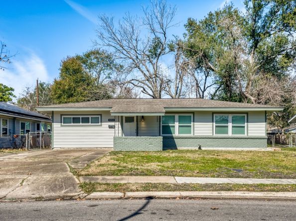 5014 Viking Drive, Houston TX 77092