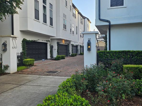 411 W 17th Street B, Houston TX 77008